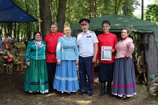 Артисты из Стародуба водили «Троицкие хороводы» в Орле