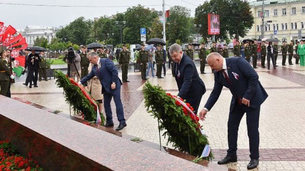 Делегация Брянской  области в Беларуси почтила память погибших в годы Великой Отечественной войны