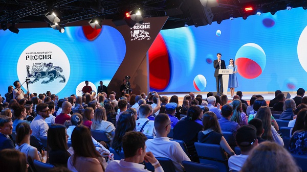 София Черкаева из Брянска заняла второе место в Международном конкурсе «Расскажи миру о своей Родине»