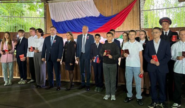 Юным стародубчанам в День России вручили паспорта