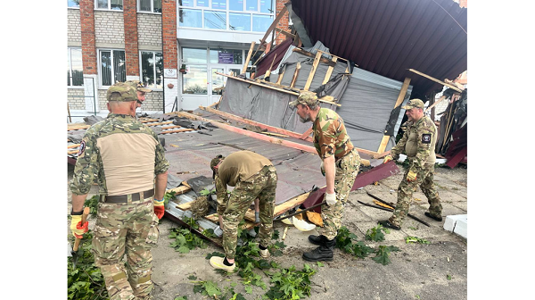 Бойцы «БАРС-Брянск» участвуют в ликвидации последствий урагана в Климово