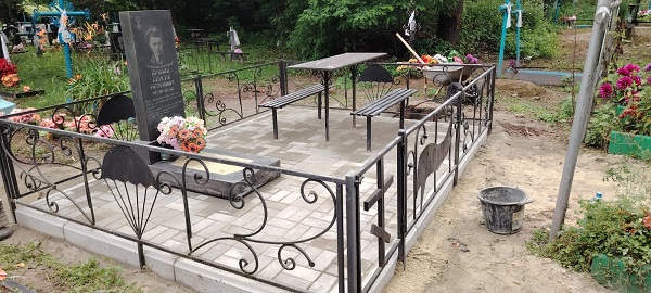 В Стародубе «Десантное братство» благоустраивает памятники павшим воинам