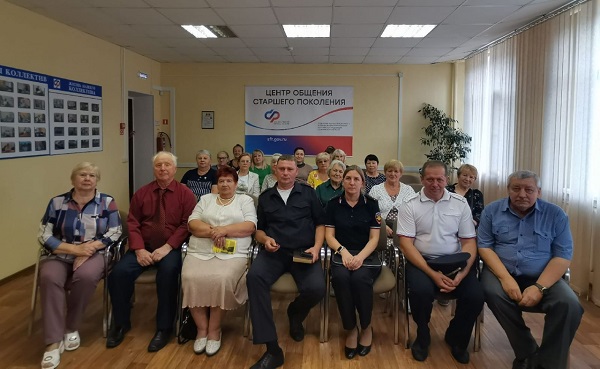 Стародубские общественники встретились с представителями аптечной сети и правопорядка