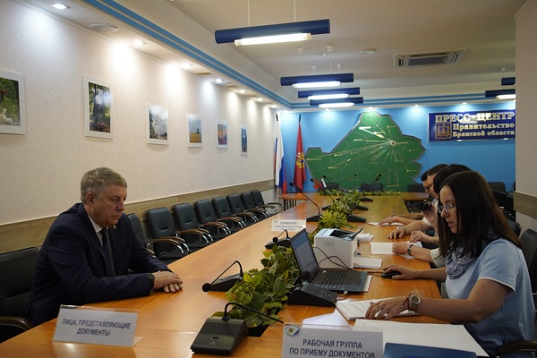 Александр Богомаз представил в Избирком документы для регистрации кандидатом на выборах Губернатора Брянской области