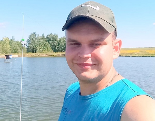 Стародубчанин Дмитрий Конончук отмечает День ВМФ