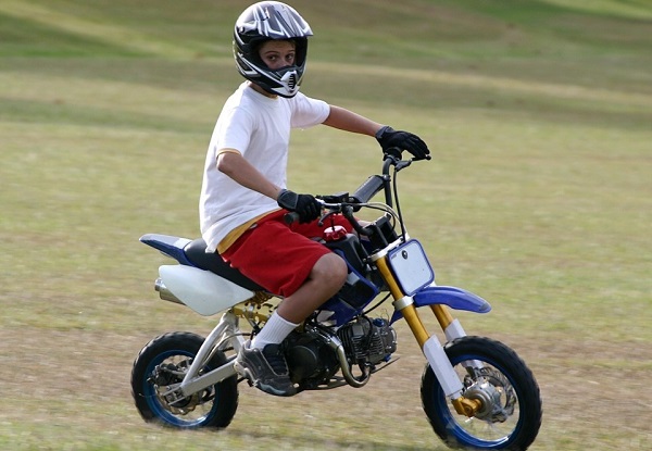 Стародубские госавтоинспекторы напоминают родителям об ответственности за управление транспортными средствами несовершеннолетними