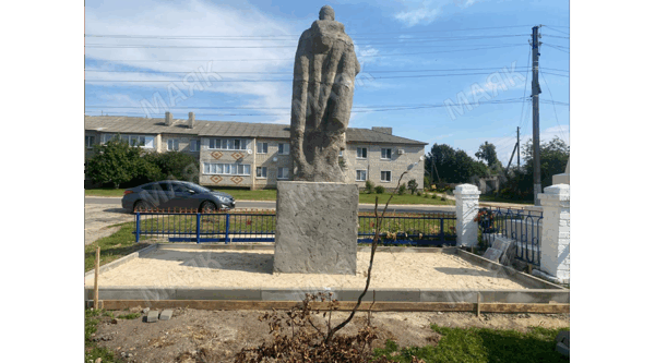 В Новозыбковском округе продолжается благоустройство мемориальных комплексов