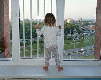 Стародубские сотрудники полиции напоминают родителям о безопасности детей