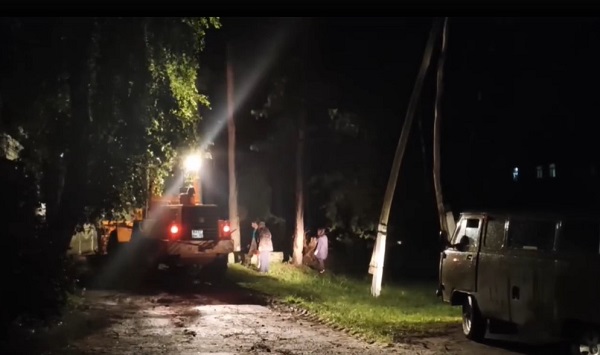 В Климово Брянской области устраняют последствия урагана