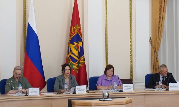 В Брянске прошло заседание областной трехсторонней комиссии по регулированию социально-трудовых отношений