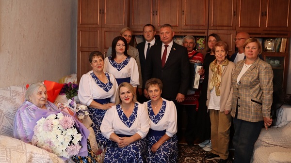 Брянскому ветерану Вере Ключниковой исполнилось 102 года