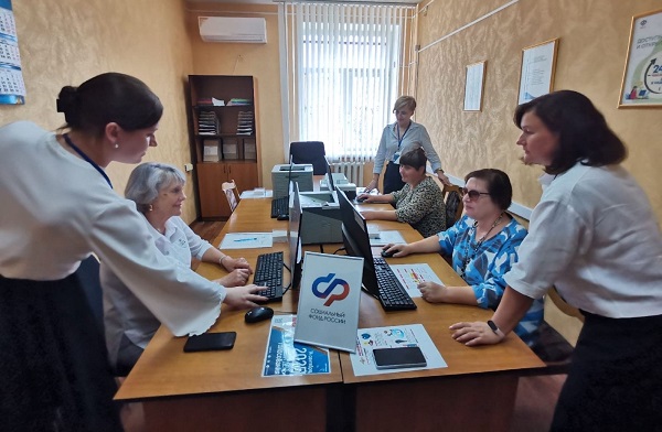 В Стародубе представителей старшего поколения обучают компьютерной грамотности