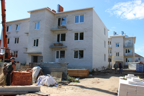 В Стародубе строятся дома бюджетникам и сиротам