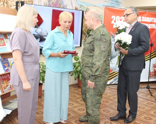 В Стародубе вручили ордена Мужества родственникам погибших героев