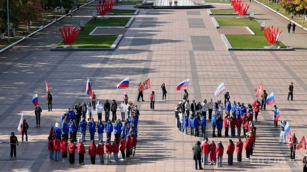 В Брянске провели тематический флешмоб #Россия89