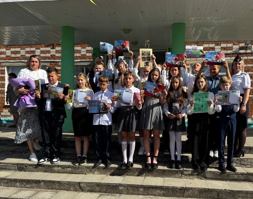 Для стародубских учеников сотрудники Госавтоинспекции провели занятия «Юный пешеход»