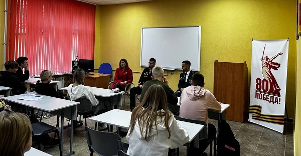 «Брянские герои» встретились со студентами училища олимпийского резерва