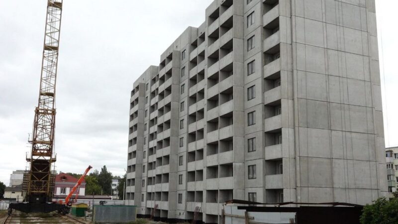 В Брянске подходит к завершению строительство дома с социальными квартирами