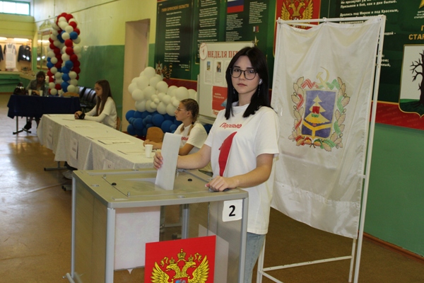 Стародубские школьники «Движения первых» голосовали за лидера школы