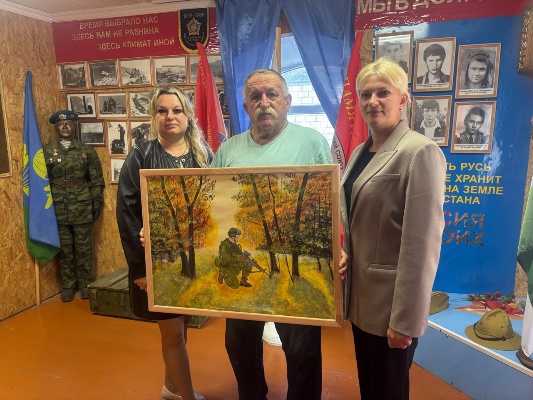 Стародубские Первые подарили картину «Боевому братству»