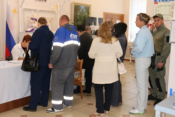 В Стародубском округе на участках многолюдно