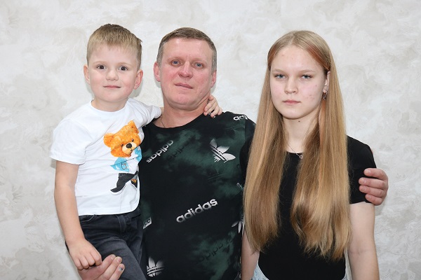 Стародубчанина Сергея Корчагина поздравят дети с днём отца