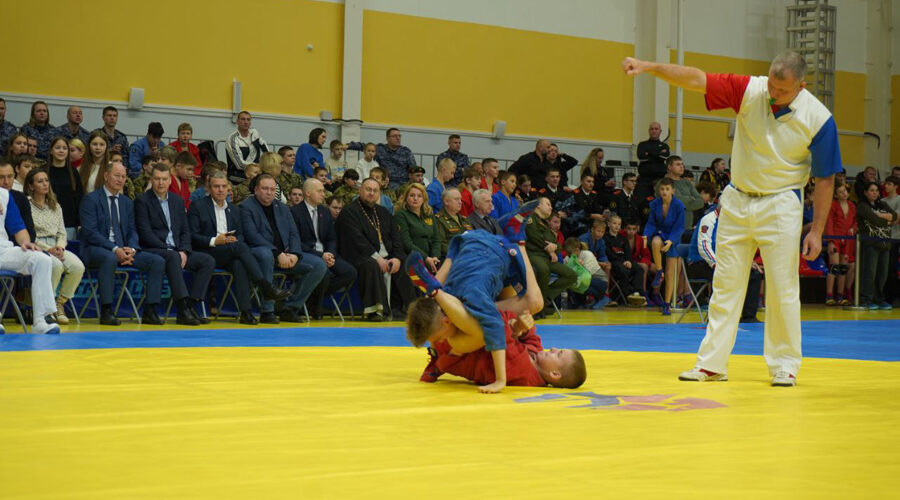 В Брянске проходят соревнования по самбо