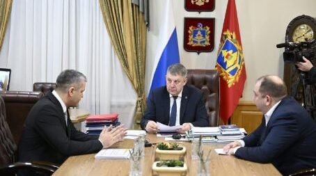 Александр Богомаз встретился с гендиректором Жуковского веломотозавода Александром Леоновым