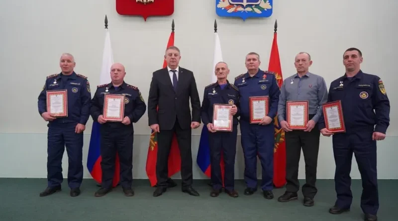 Губернатор Александр Богомаз поздравил сотрудников МЧС с Днём спасателя