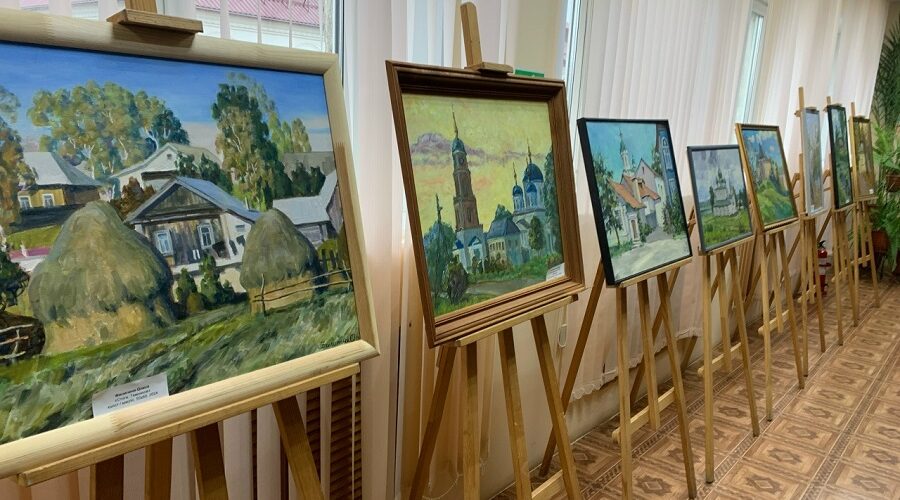 В Стародубе открылась выставка картин российских художников