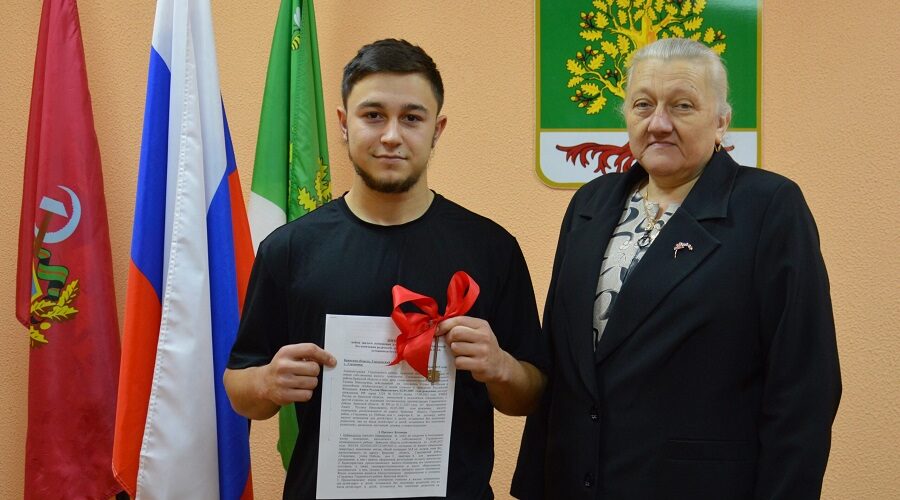 В брянской Гордеевке вручили ключи от квартиры