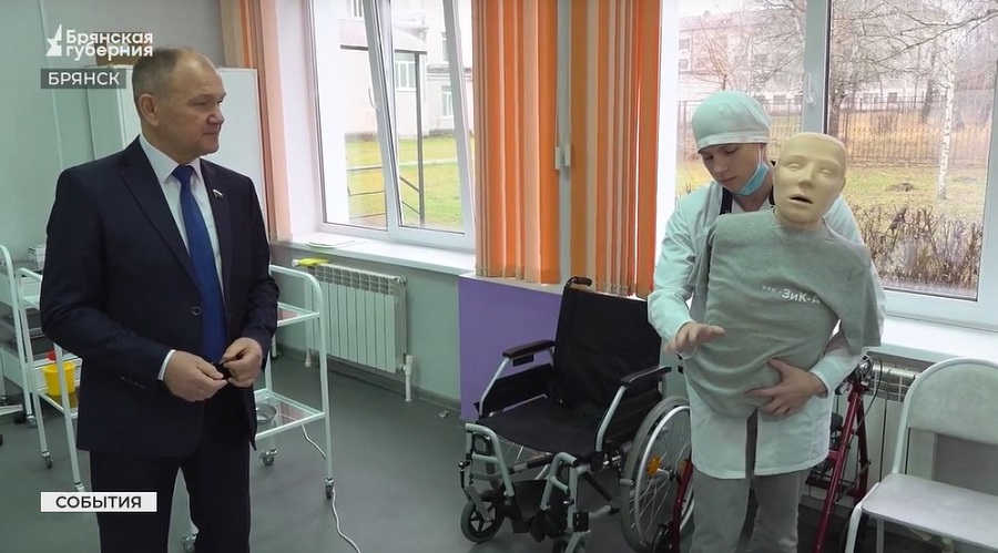 Депутат Госдумы Щеглов побывал с рабочим визитом в Брянском медицинском колледже