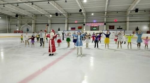 В Стародубе состоялось яркое шоу на льду