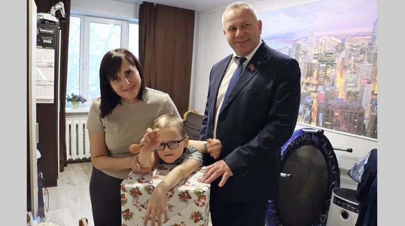 Председатель Брянской облдумы Валентин Суббот исполнил новогоднюю мечту 8-летнего Даниила