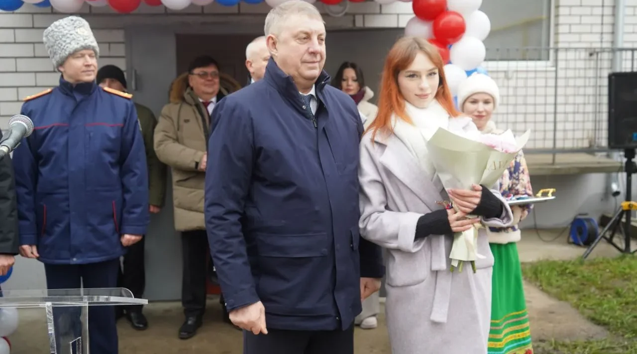 В Стародубе детям-сиротам вручены ключи от новых квартир