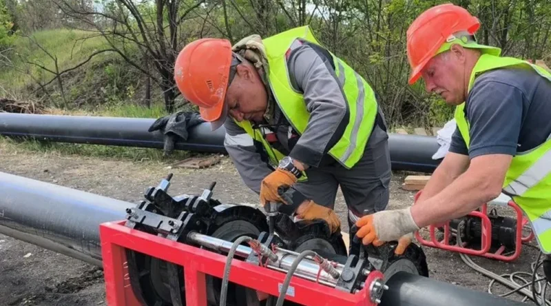 В 2025 году брянские специалисты обновляли коммунальные сети в луганской Брянке