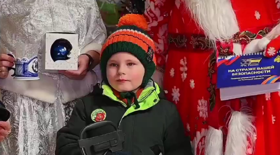 Глава МЧС России исполнил мечту брянского мальчика