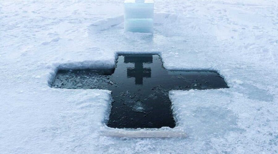 Жителям Стародубщины напоминают правила безопасного купания в проруби на Крещение