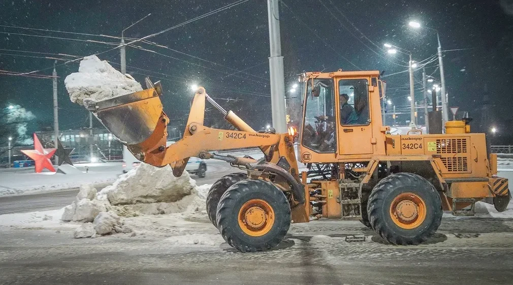В Брянске за выходные с улиц вывезли более 5800 тонн снега