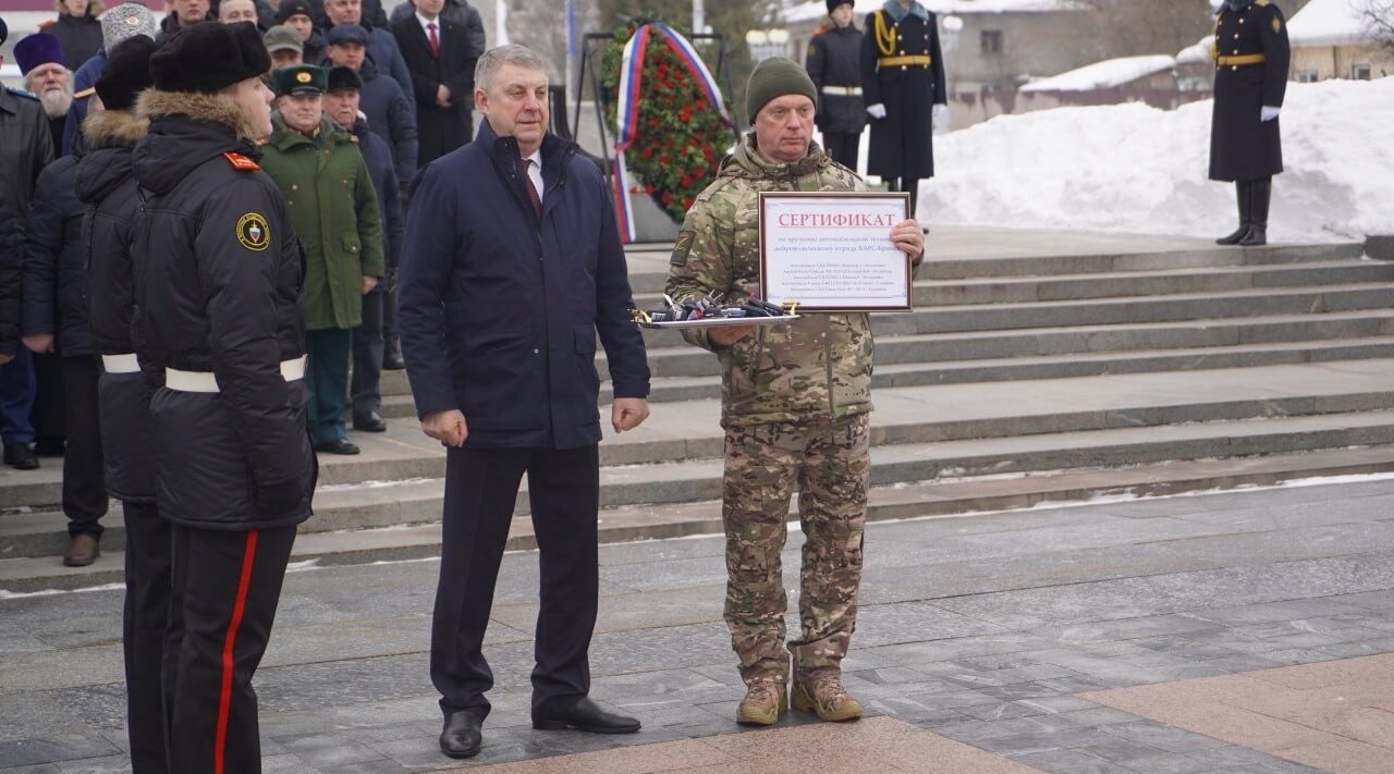 Александр Богомаз вручил ключи от новой автомобильной техники бойцам «БАРС-Брянск»