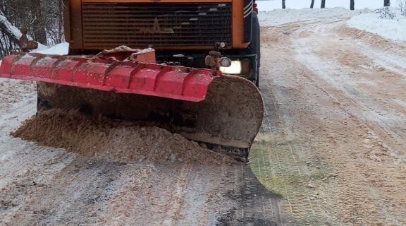 На Брянщине ведутся работы по очистке дорог от снега