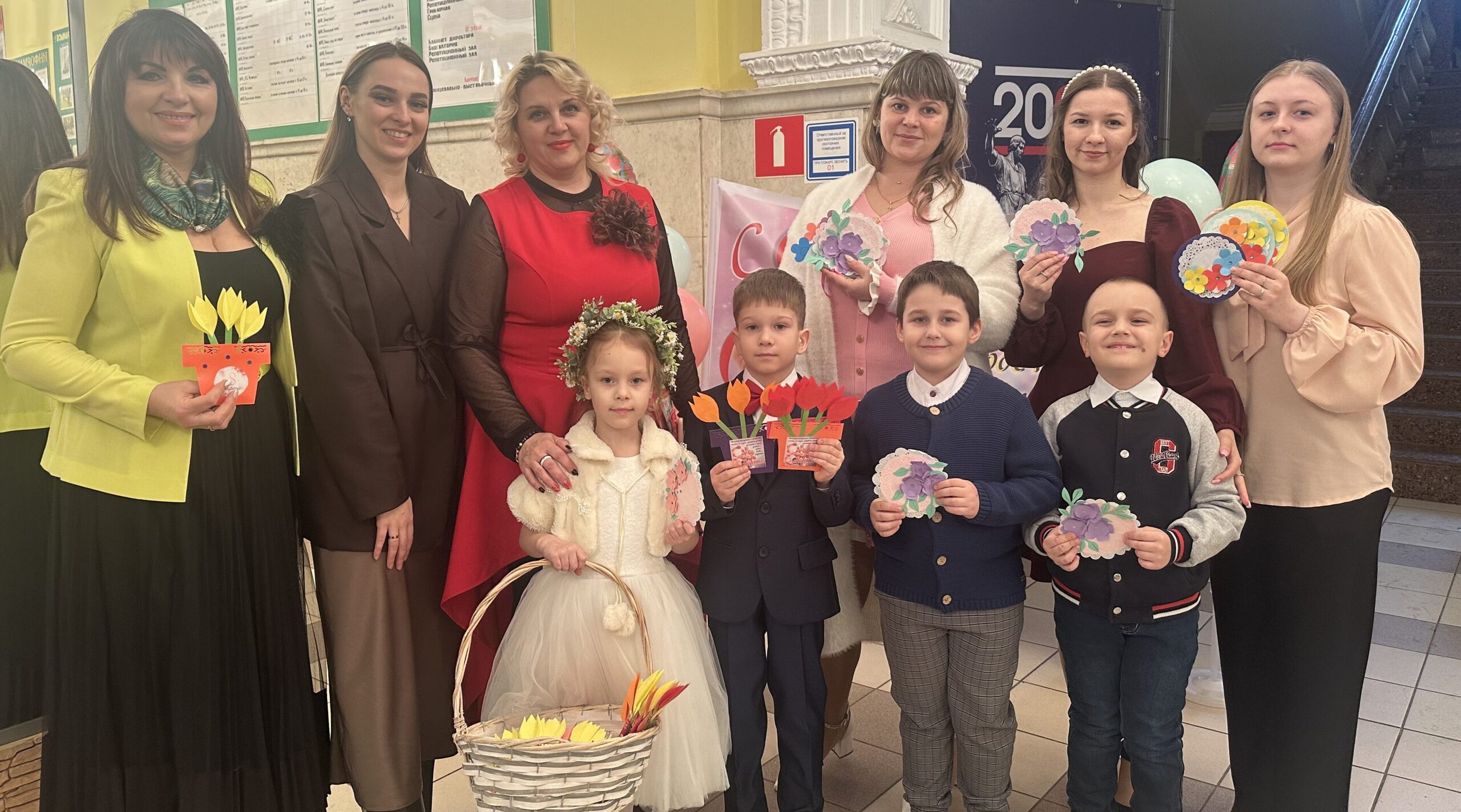 В Клинцах — поздравления женщинам