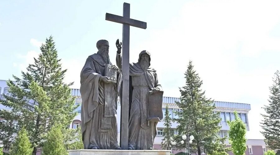 Врио губернатора Брянской области поздравил с праздником