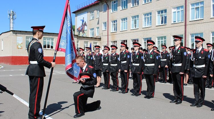 В Стародубском казачьем кадетском корпусе прошёл Последний звонок
