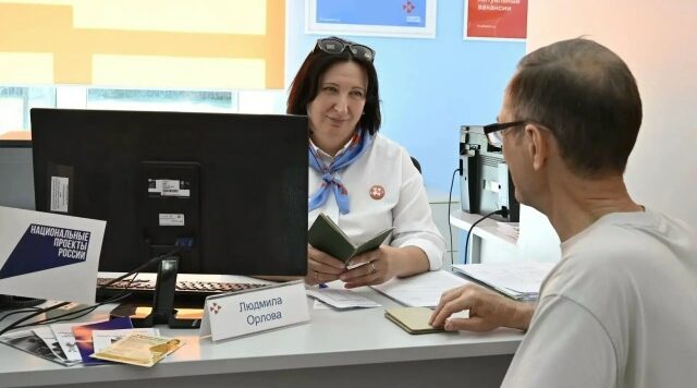 Егор Ковальчук поздравил работников социальной сферы Брянщины с профессиональным праздником