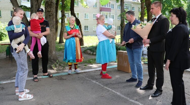 В Стародубе отметили рождение двойни