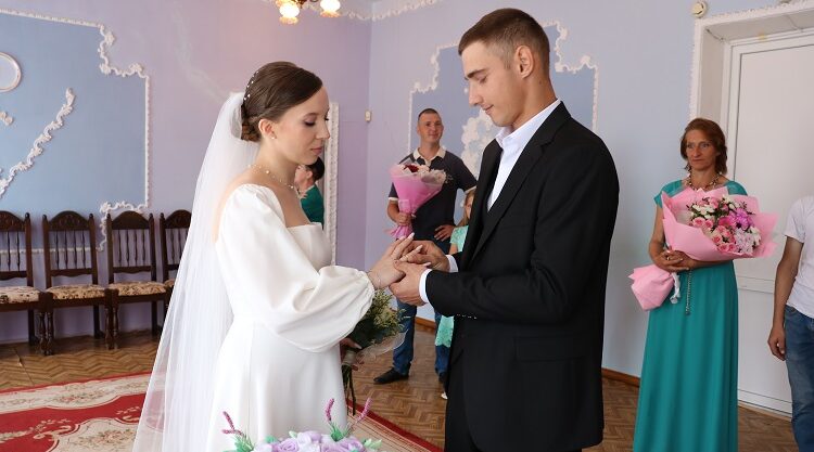 В Стародубе зарегистрировано семь семейных союзов