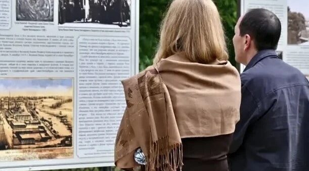 В посёлке Локоть Брасовского района открылась передвижная выставка