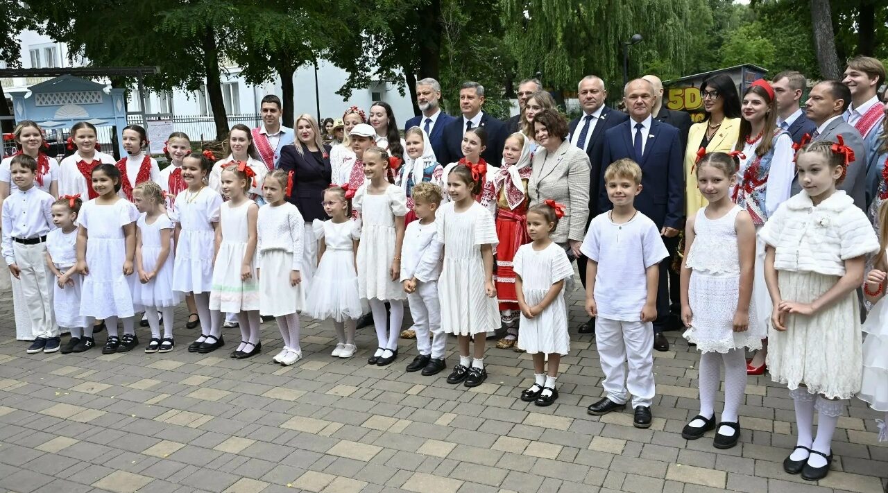В Брянске проходит выставка шедевров деревянной резьбы