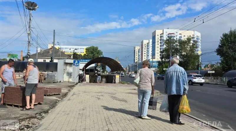 В Брянске благоустраивают остановочную площадку возле автовокзала